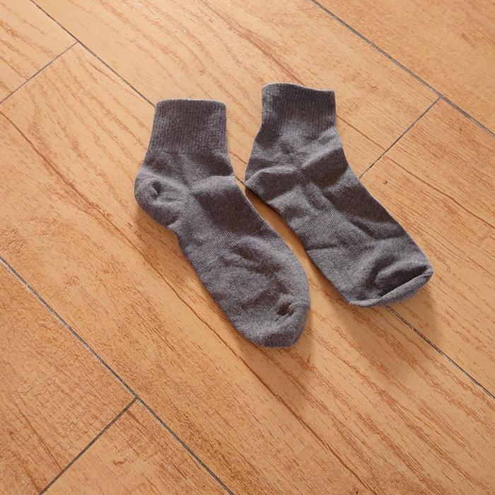 Kaos Kaki Brand Thrift Second Wear Casual By Uniqlo Sport