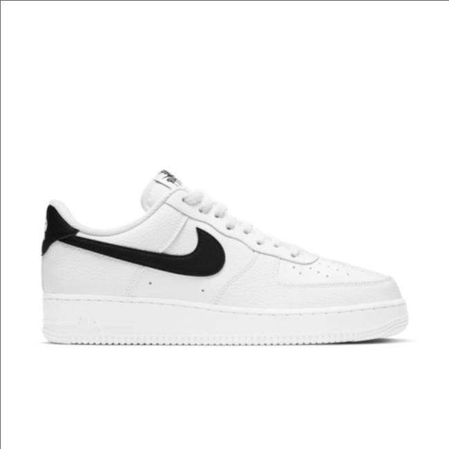 Sepatu Sneakers Pria Nike Air Force 1 Low '07 White Black Pebbled Leather Mens CT2302-100 ORIGINAL