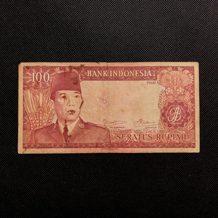 Uang Kertas Kuno 100 Rupiah Seri Soekarno tahun 1960 - 048262