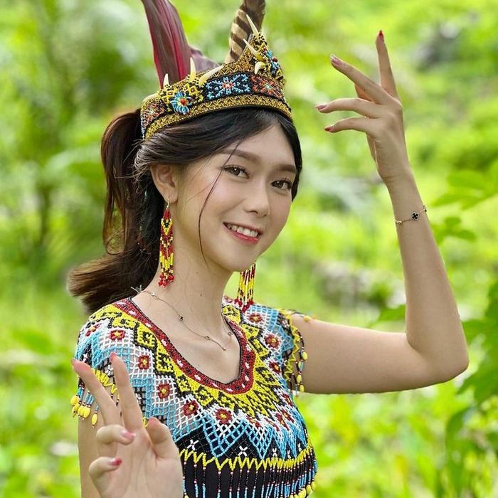 AKSESORIES TARI DAYAK - TERATAI DAN TOPI DAYAK