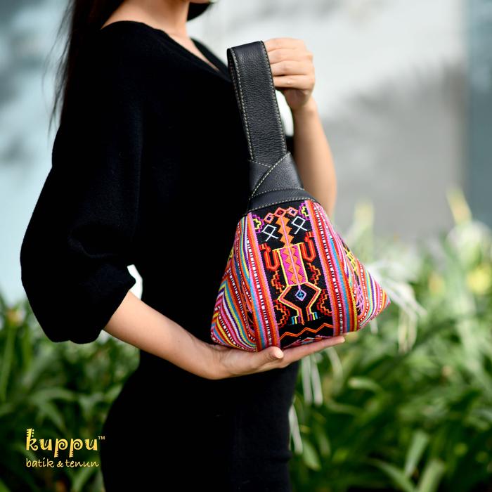 Knot bag by Kuppu Batik Tenun