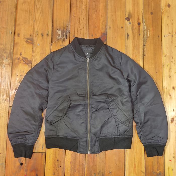 Jacket bomber Uniqlo / Ukuran xs