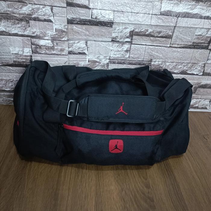 duffel bag gym air jordan x thule Porter pacsafe samsonite oakley filla puma uniqlo kangol nike dick