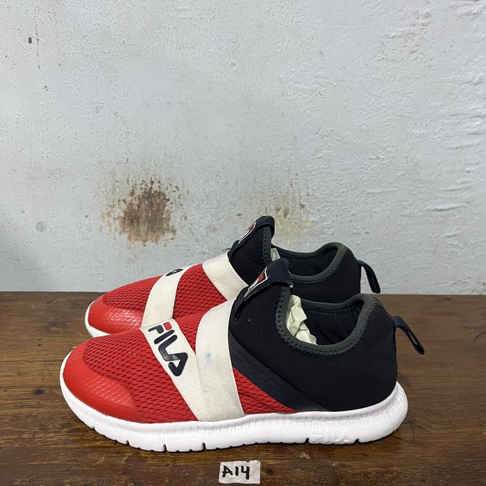 Sepatu anak second ori fila slip on size 34