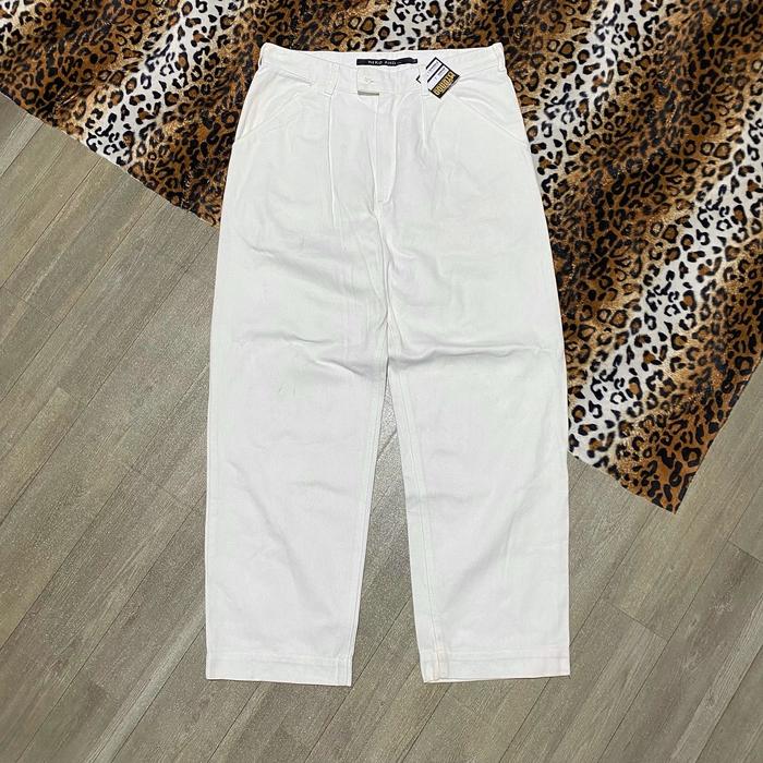 Niko And Baggy Pants White