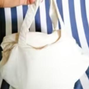 Preloved Sling Bag Otentik Benetton koleksi pribadi. UNISEX   bisa untuk cowok dan cewek.. Sangat co