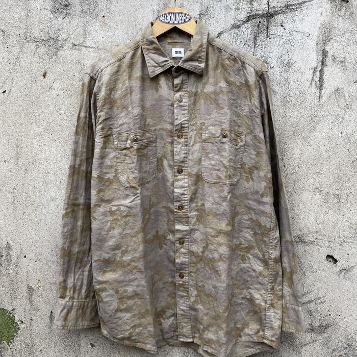 Kemeja flannel uniqlo camo