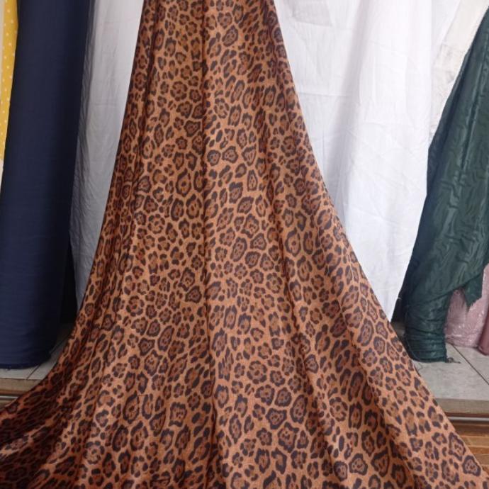 Kain silk maxmara street motif kualitas premium - Harga setengah meter