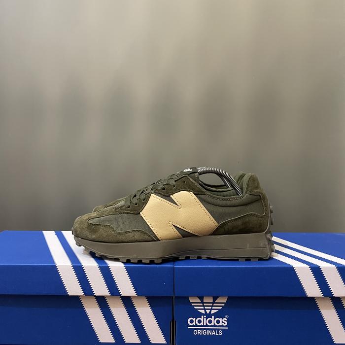 44 - Sepatu New Balance NB Bekas Second New Balance NB 327 Army Bekas Second