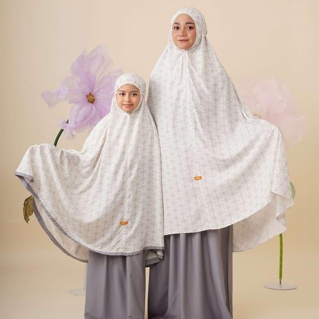 Nibras Mukena Terbaru Naisha Prayer Set Warna Abu Grey Mukena Couple Sarimbitan Ibu Anak Bahan Rayon