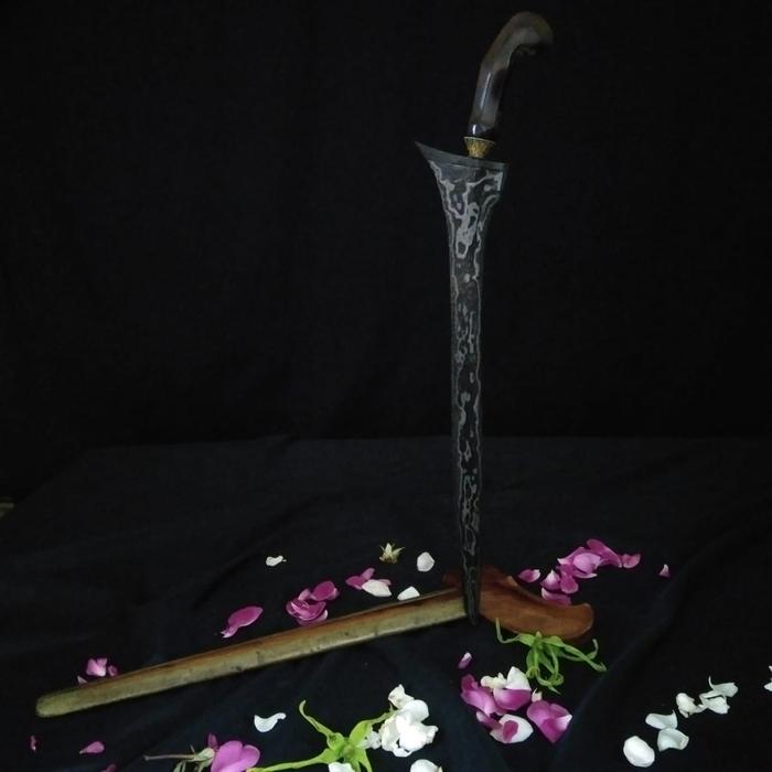 Keris Sepuh Tilam Upih Dwi Pamor Ron Gundolo Ngulit Semongko Tangguh Tuban Pajajaran