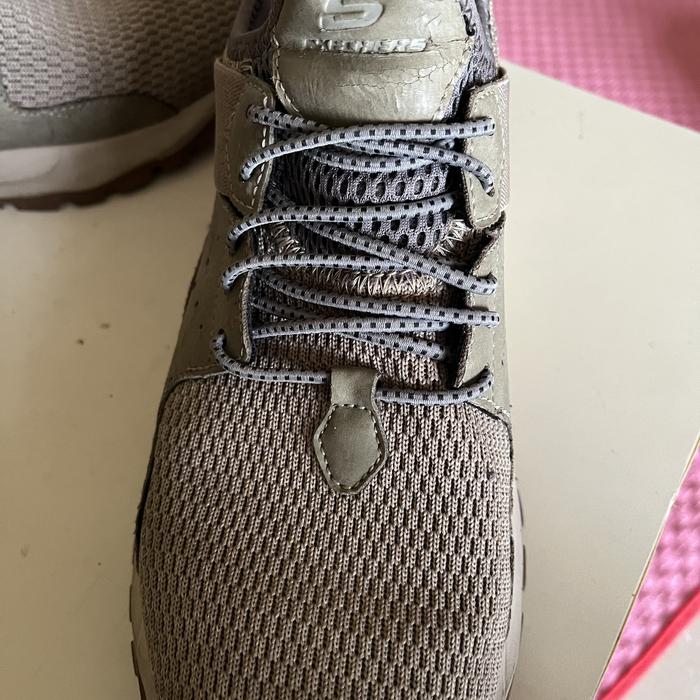 Preloved prelove sepatu skechers sneakers