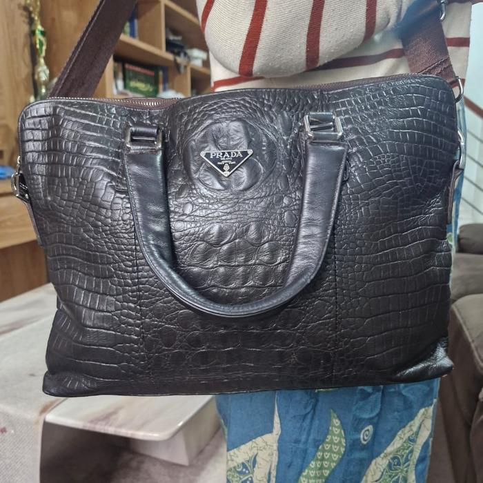 Tas selempang cewek Prada Milano