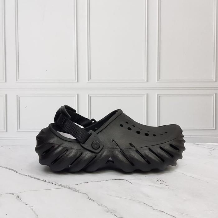 DIJAMIN TERMURAH Crocs Echo Clog Unisex Sandal - Black Size 43