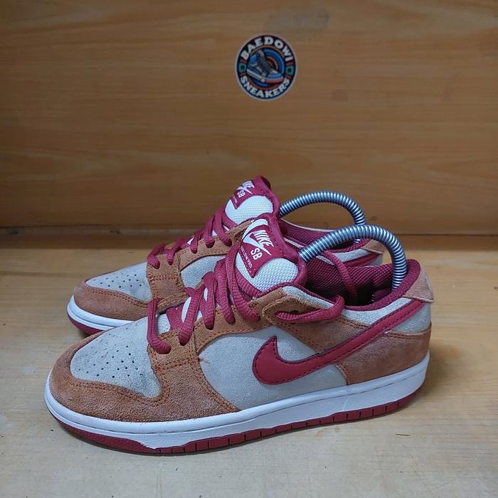 Sepatu Second Original Nike SB Maroon Size 37,5
