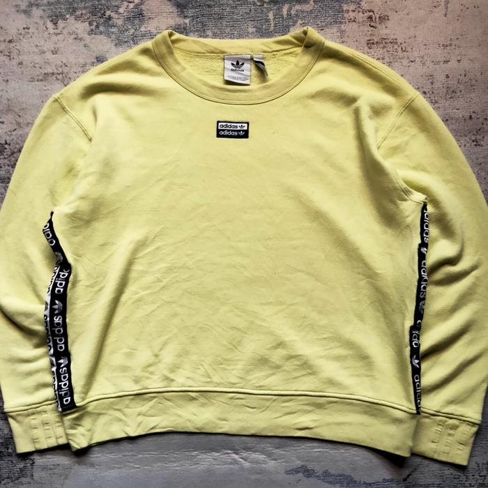 crewneck Adidas logo center SPELLOUT
