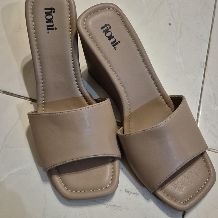 Sendal wedges fioni payless size 8,5 tinggi 7cm