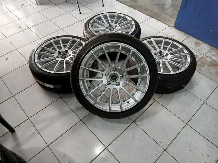 JUAL VELG RACING MODEL JF R18X8/9 5X114,3 ET 45/40 SILVER + PHI 215 40 R18 PAS BUAT MOBIL INOVA CRV 