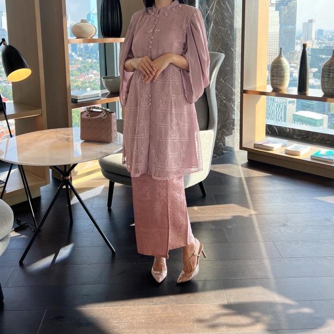 Lausboutique-Tunik Maisa Chantilly-Kebaya Modern