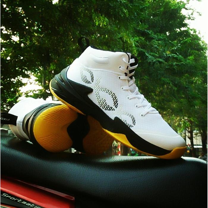 Sepatu Voli Fixch Yellow Demonic White Black