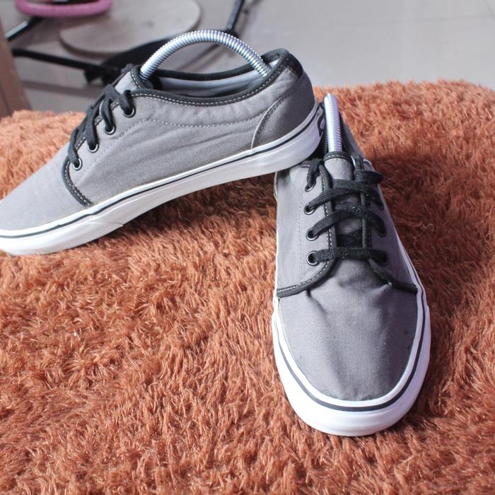 Sepatu sneakers " Vans" Upper kanvas, tapak karet size  40,5 imsole 255