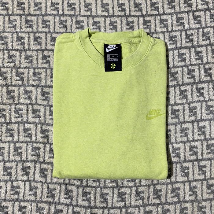 Nike Pinwheel Sportswear Logo Crewneck