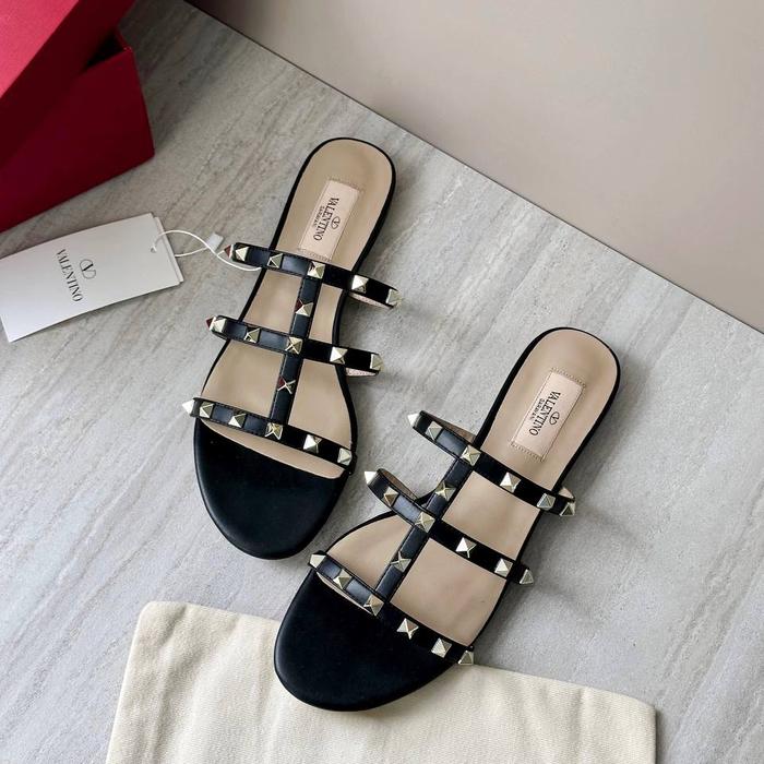 Valentino Rockstud Flat sandals