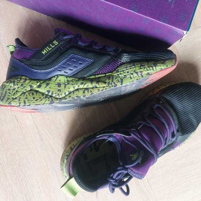 Sepatu Mills Revolt Beta Hahaha Preloved