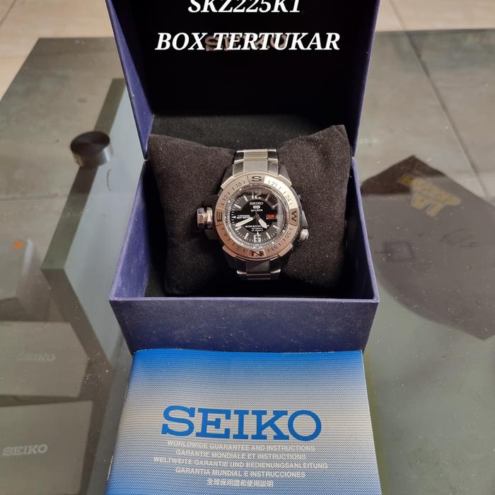 Seiko 5 SKZ225K1 like new