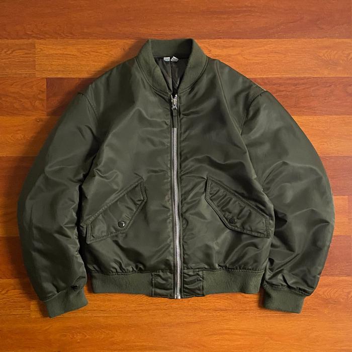 Uniqlo U bomber jacket ( S - M ) pria