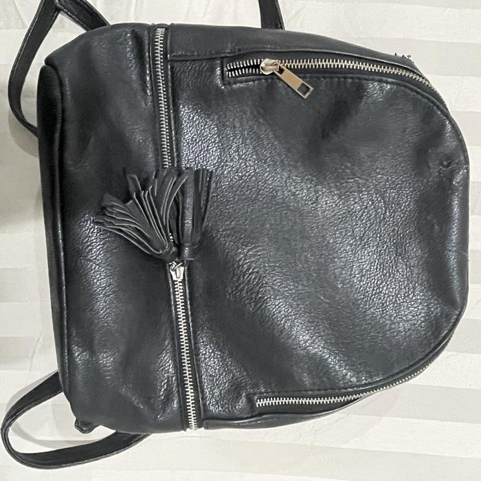 Preloved Stradivarius black mini leather woman backpack tas gendong wanita kecil hitam kulit