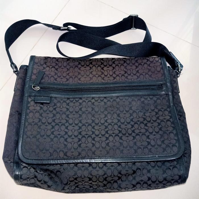 Tas Selempang Sling Bag Coach. Preloved - Hitam