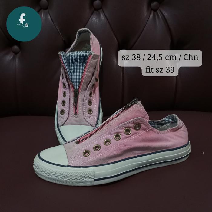 Sepatu Converse All Star Zipper Slip On sz 38 / 39 . Second . Sepatu Converse Women