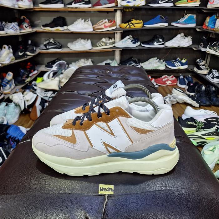 Sepatu second branded New balance 5740 size 40