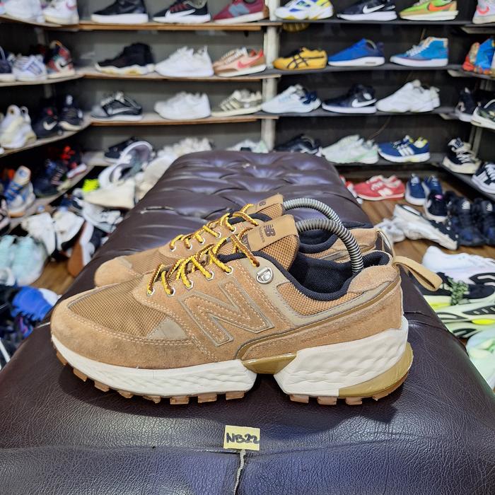Sepatu second original New balance 574 size 41,5