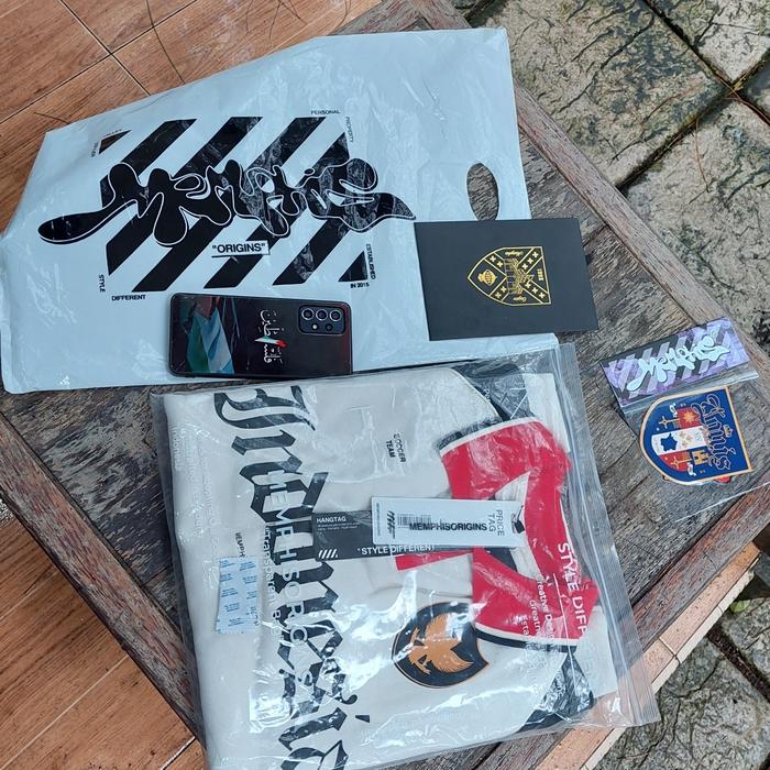 crewneck Indonesia memphis origin