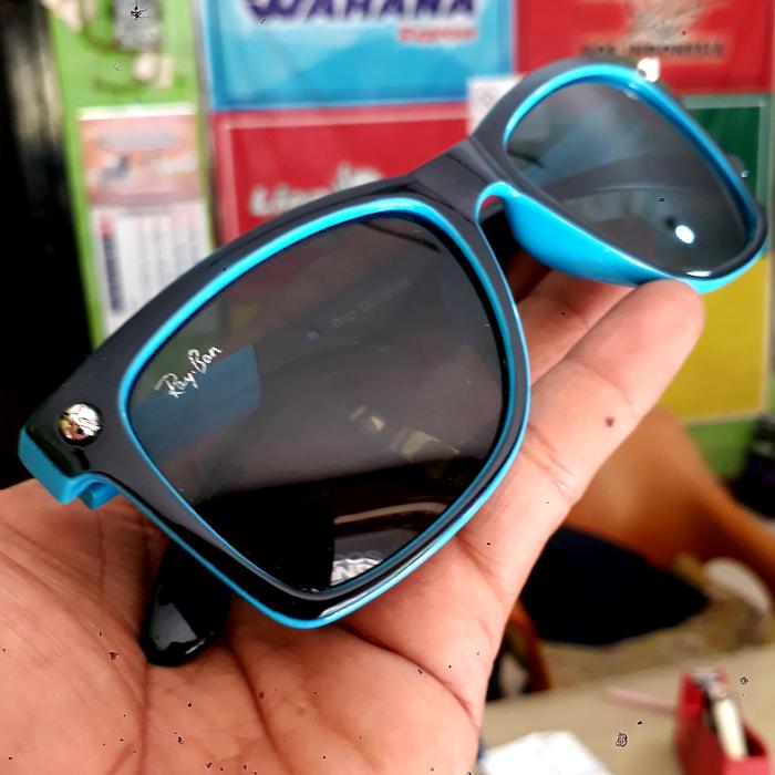 Sunglasses Ray-Ban Lensa kaca hitam