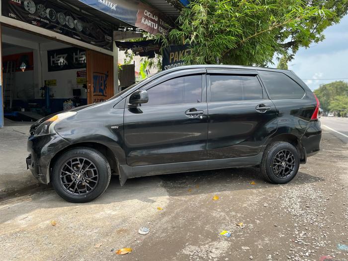 Paket velg dan ban mobil sidoarjo r15 4x100 4x114,3 untuk jazz brio yaris freed mobilio agya ayla si