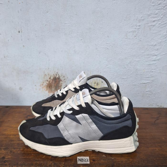 Sepatu second original New balance 327 size 41,5