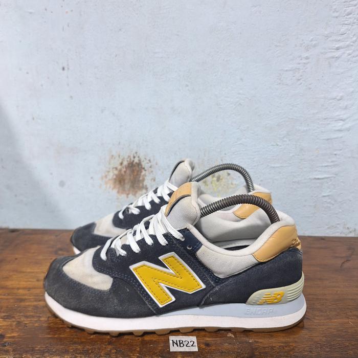 Sepatu second ori New balance 574 Size 40