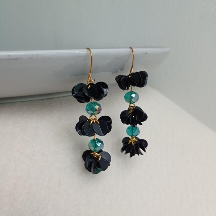 Addara earrings - anting tassel rumbai hitam kristal hijau tosca