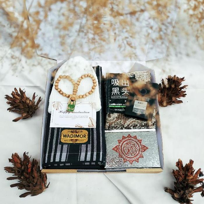 PAKET SARUNG + SAJADAH / KADO / GIFT BOX / HAMPERS / COWOK PRIA WADIMOR / PARFUM / RAMADHAN / / PARC