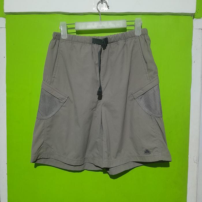 celana pendek nike a c g second