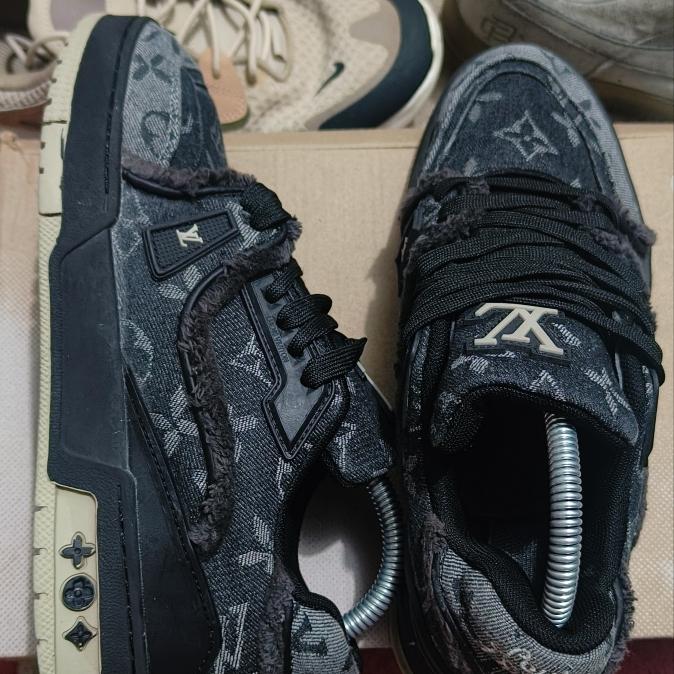LV Trainer sneakers size 39-40 insole 25cm