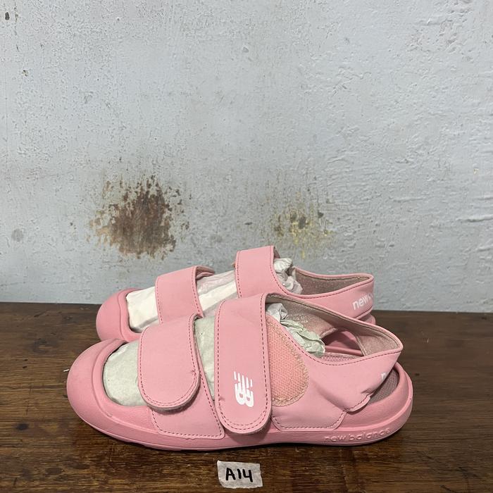 Sendal second ori New balance size 33