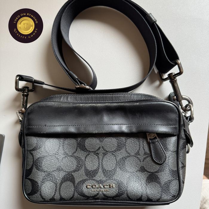 Sling bag Coach / Pouch Coach Pemakai