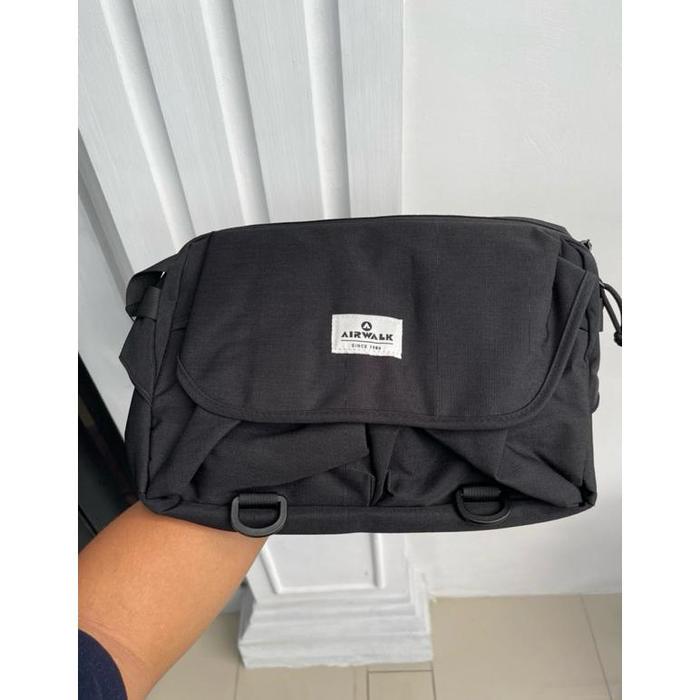 TAS AIRWALK TODA SLING BACK BAG AIWCB230502B TAS SELEMPANG AIRWALK BLACK HITAM ORIGINAL