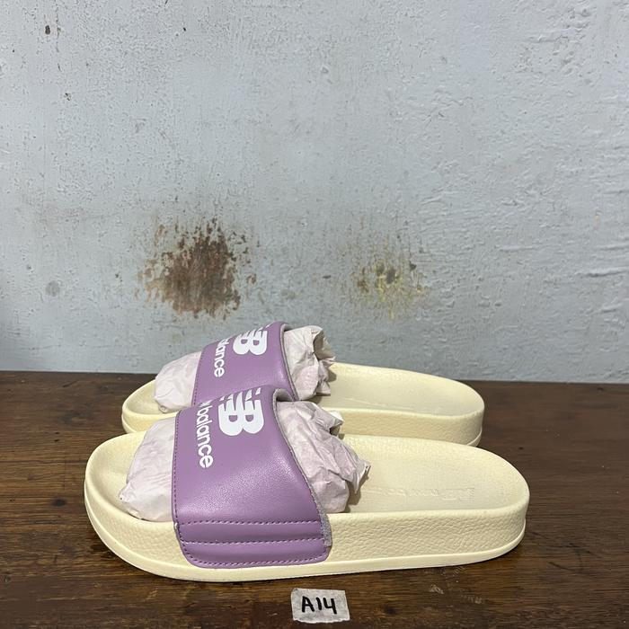 Sendal second ori New balance size 38