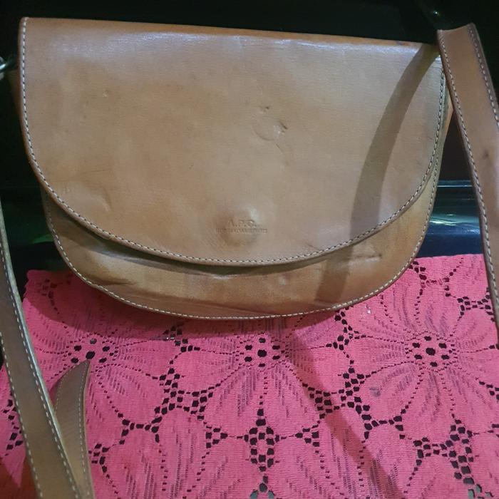 tas second tas sling kulas coklat muda ukuran 25 cm minus lekuk2 bal