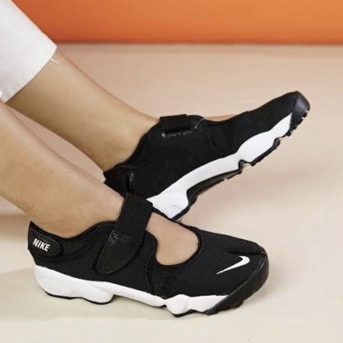 Nike Air Rift Hitam Putih Terlaris